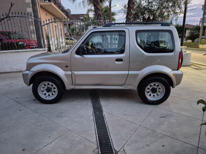 "Suzuki Jimny 1.3i 16V cat 4WD JLX"