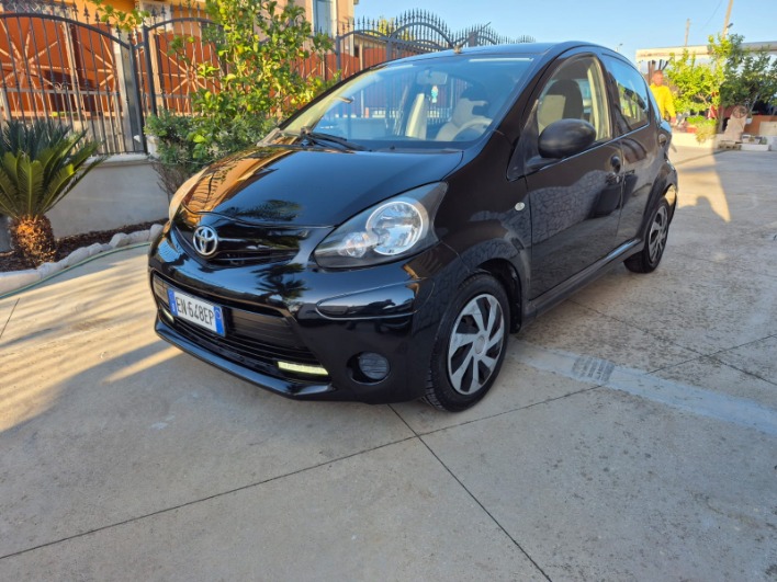 "Toyota Aygo 1.0 12V VVT-i 5 porte Cool Soda Connec"