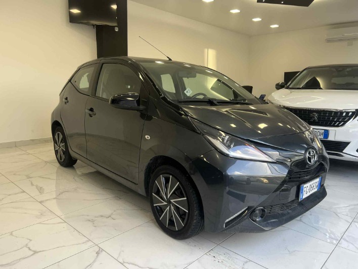 "toyota aygo 1.0 benzina"