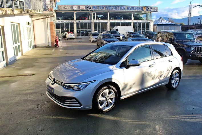 "Volkswagen Golf 1.0 TSI EVO Life"