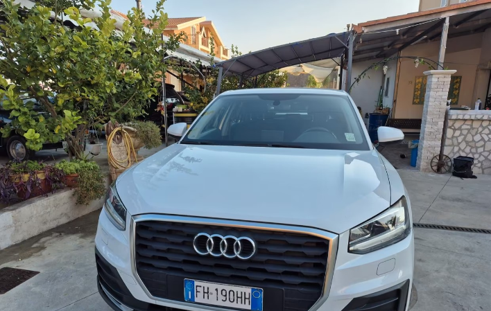 "Audi Q2 1.6 TDI Business"