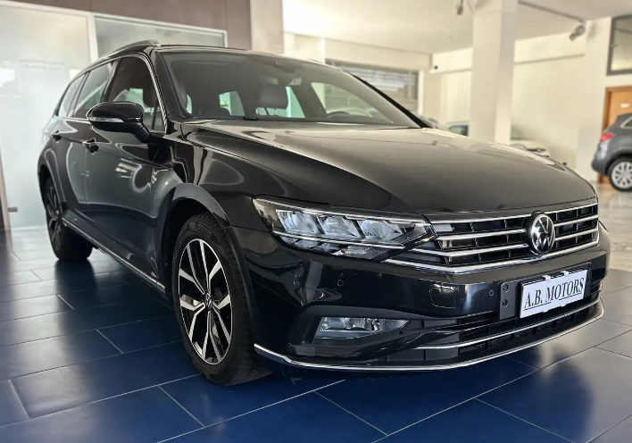 "Volkswagen Passat Variant Passat VIII Variant 2.0 tdi Executive 150cv dsg"