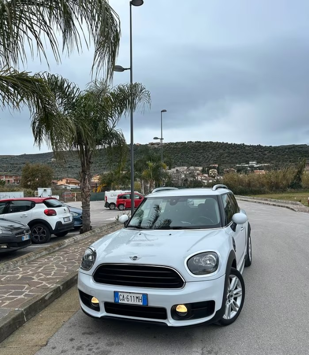 "Mini Cooper D Countryman 2.0 Hype"