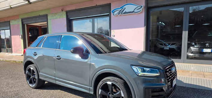 "Audi Q2 35 TDI quattro S line Black Edition Stroni"