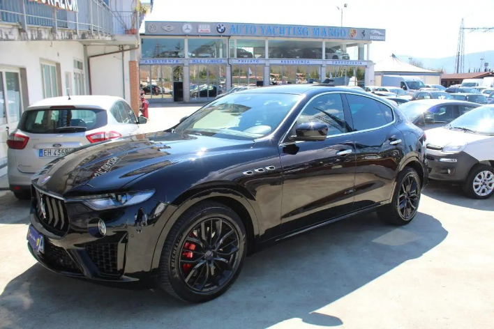 "Maserati Levante V6 Diesel 250 CV AWD"