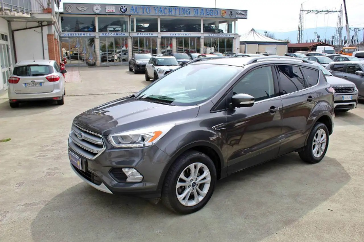 "Ford Kuga 1.5 TDCI 120 CV S&S 2WD Business"