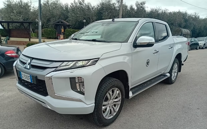 "Mitsubishi L200 2.3 D Club Cab 4x4 Super Select In"