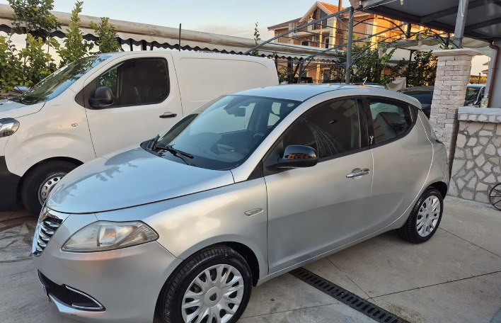 "Lancia Ypsilon 1.3 MJT 16V 95 CV 5 porte S&S Plati"