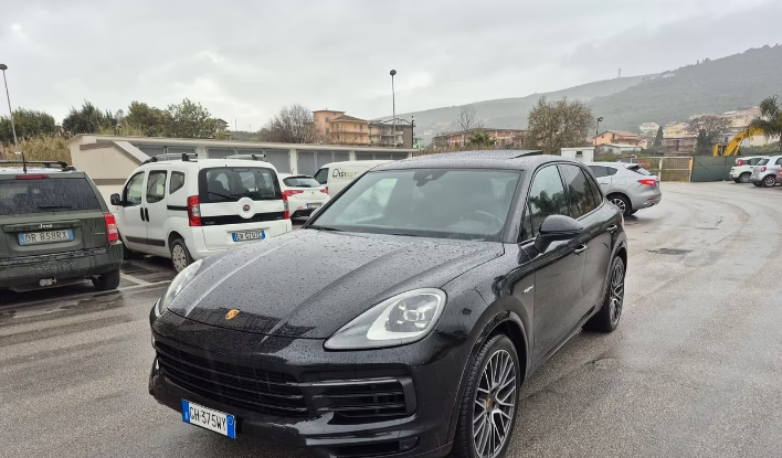 "Porsche Cayenne 3.0 V6 E-Hybrid"