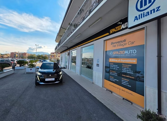 "Peugeot 2008 NUOVO MODELLO 1.5 BlueHDi 110cv 6M *G"