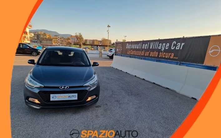 "Hyundai i20 NEW 1.1 CRDi 12V 6M *PREMIUM* NAVI"