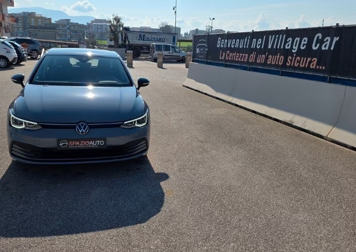 "Volkswagen Golf VIII NUOVO MODELLO 2.0 TDI SCR *LU"