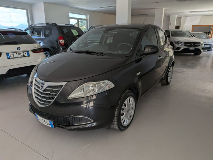 "Ypsilon III 2011 1.2 8v Gold 69cv"