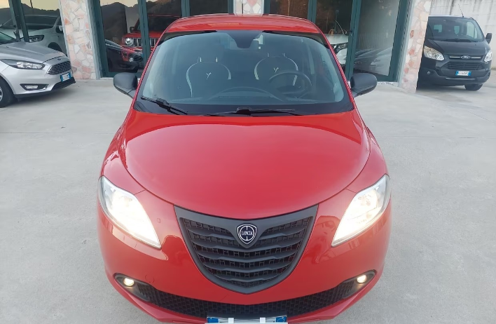 "Lancia Ypsilon 1.3 MJT 16V 95 CV 5 porte 2015"