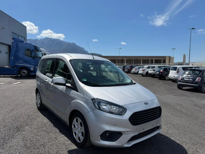 "Ford Tourneo Courier 1.5 TDCi 75cv autocarro 5 posti"