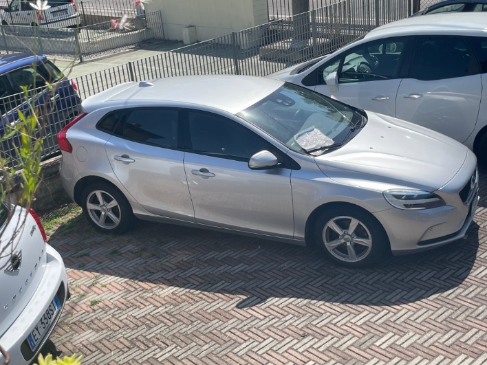 "Volvo v40"