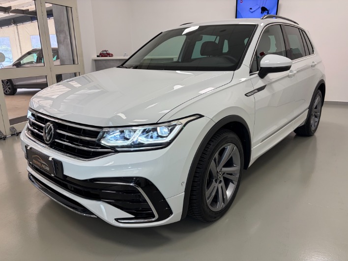 "Volkswagen Tiguan II 2021 2.0 tdi R-Line 150cv dsg"