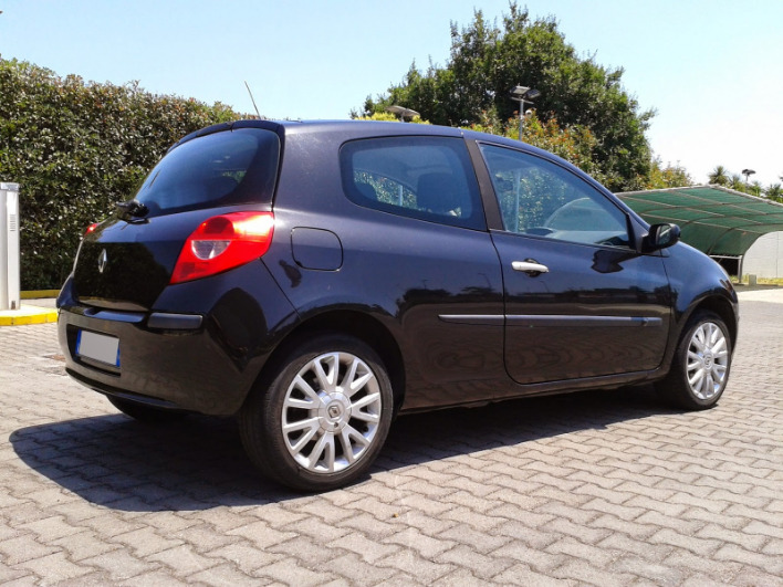 "CLIO III HACHBACJK 1.2 BENZ \/GPL SADENZA 2026"