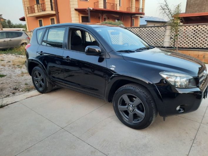 "Toyota Rav 4-   INFO.  328 049 6885"