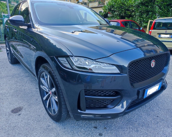 "Jaguar fpace Rsport 2.0 180 cv full tetto"