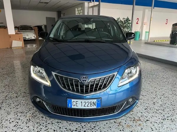 "Lancia Ypsilon ECO CHIC HYBRID"