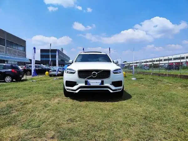 "Volvo XC90 D5 AWD Geartronic R-design GANCIO TRAINO TETTO PAN"