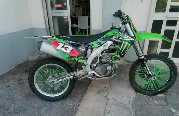 "Moto da cross Kawasaki KXf 450 - 2013"