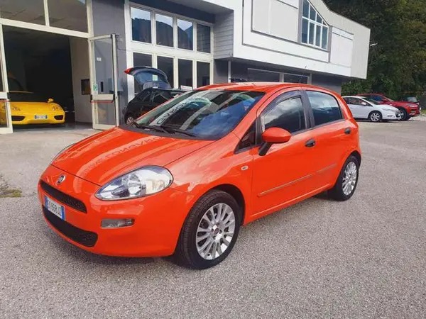 "FIAT Punto 1.3 MJT II 75 CV 5 porte Street"