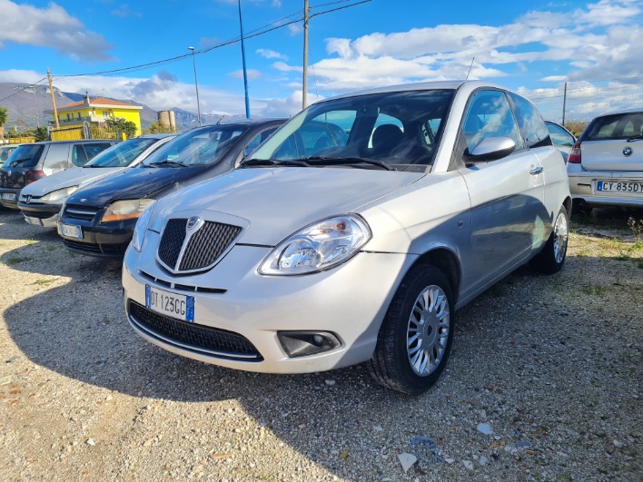 "LANCIA YPSILON  1.2 69  BENZINA\/GPL MOTORE NUOVO"