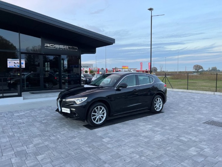 "ALFA ROMEO Stelvio 210 CV AT8 Q4 Executive"