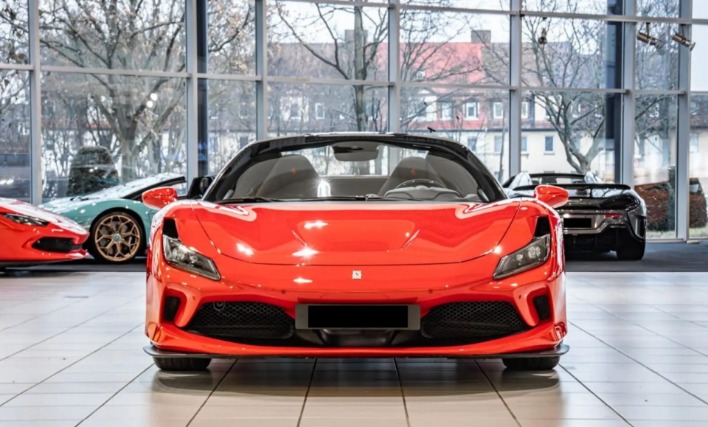 "FERRARI F8 Spider - Garanzia fino al 2026"