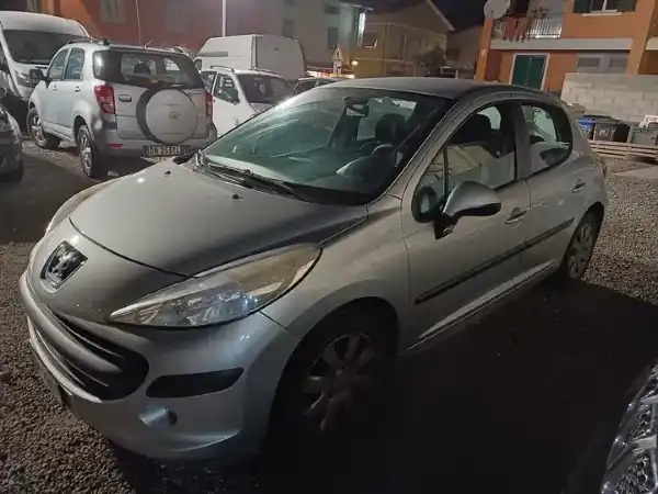 "Peugeot 207 207 5p 1.4 hdi XT"