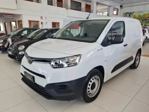 "Toyota Proace City Electric **Soli 10.700km**"