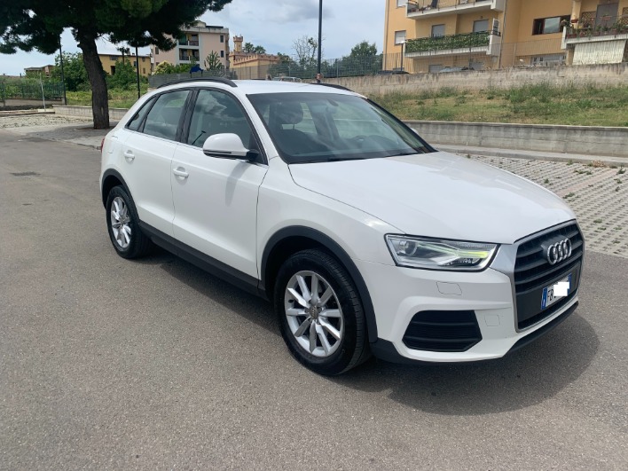 "Audi Q3 2.0 tdi 120 CV Business"