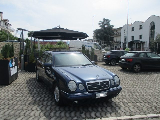 "MERCEDES-BENZ E 200 cat Avantgarde"