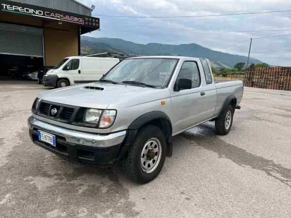 "Nissan Navara Navara 2.5 turbo diesel"