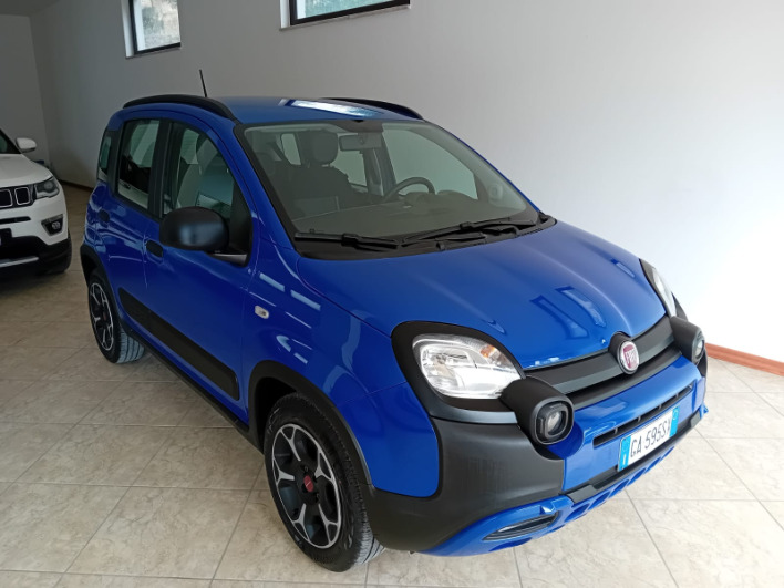 "FIAT NEW PANDA HYBRID 1.0 CROSS"