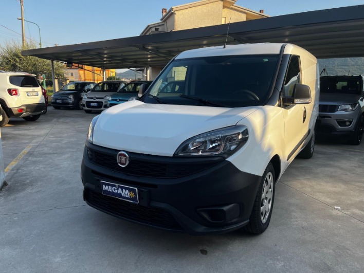 "Fiat Dobl\u00f2 Cargo Maxi 1.6 Mjt 105 cv 3 posti"