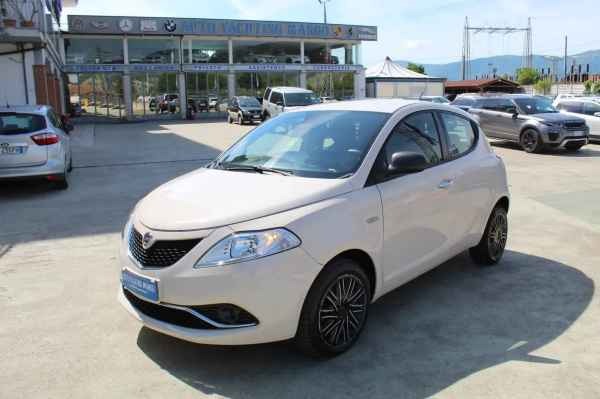 "Lancia Ypsilon 1.3 mjt Silver Garanzia 12 mesi"