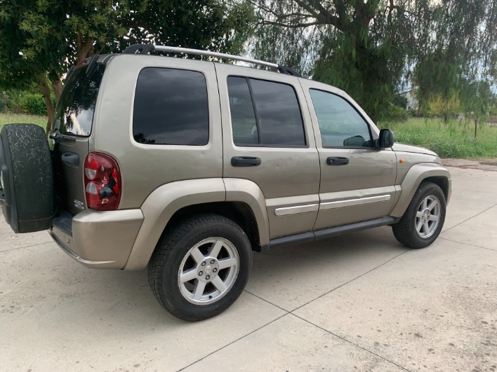 "\"Disponibile\" JEEP CHEROKEE 2.8 crd 4x4 automatico 163cv Limited"