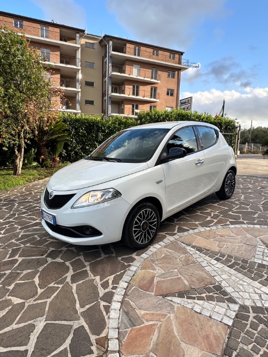 "Lancia Ypsilon 1.2 GPL 27\/12\/2019 uni proprietario"