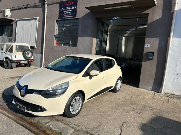 "Renault Clio GPL benzina 2016 km 116000  adatta per neopatentati"