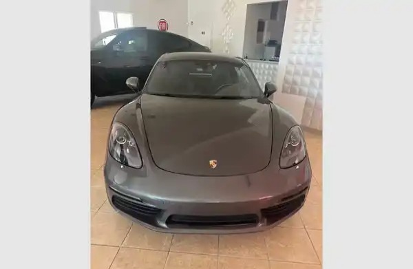 "PORSCHE 718 Cayman"