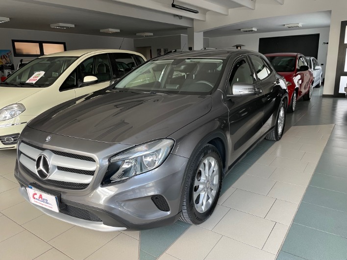 "MERCEDES GLA 180D EXECUTIVE"