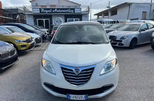 "LANCIA Ypsilon 1.3 MJT 95 CV 5p. S&S Platinum TETT"