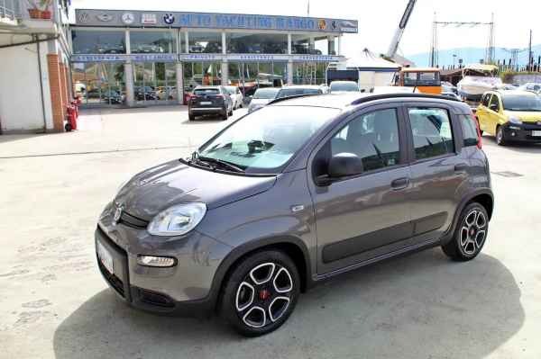 "Fiat Panda 1.0 FireFly S&S Hybrid City Cross"