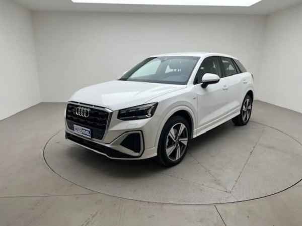 "Audi Q2 40 TFSI quattro S tronic Identity"