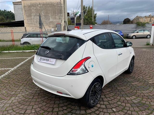 "LANCIA Ypsilon Ypsilon 1.0 firefly hybrid Gold s s 70cv"