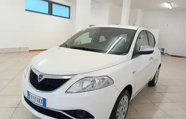 "Lancia Ypsilon 1.2 69 CV 5 porte S&S Elefantino Bl"