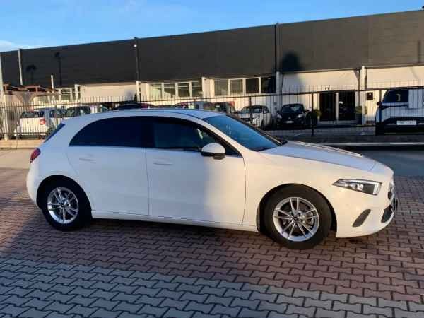 "Mercedes-Benz A 180 AUTOMATIC BUSINESS EXTRA AZIENDALE"